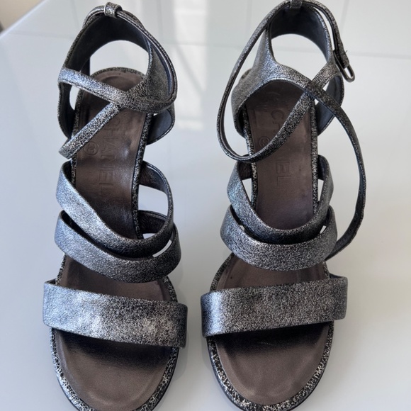 Chanel authentic open toes sandals - Picture 2 of 4